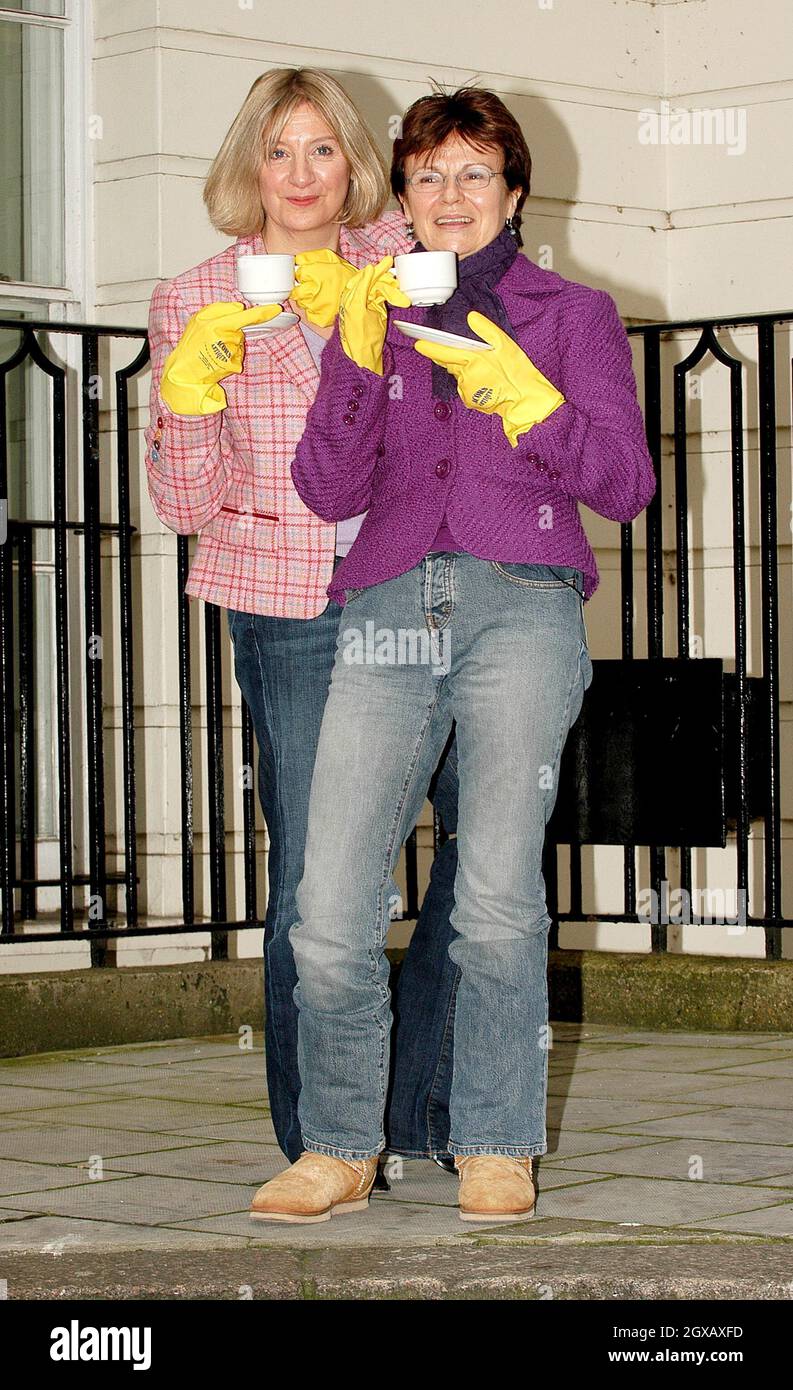 Fotozelle für Victoria Wood und Julie Walters für `Acorn Antiques', ein Musical von Victoria Wood, im Theatre Royal, Haymarket, London, 02.12.04. Stockfoto